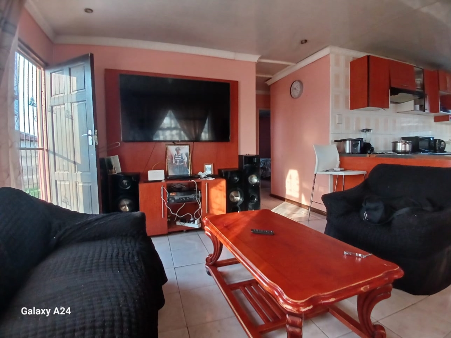 3 Bedroom Property for Sale in Amalinda North Eastern Cape